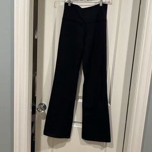 Lululemon black groove pant; size 6R